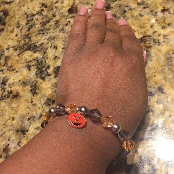 Fall Pumpkin Beaded Bracelet - Picture 4 of 4